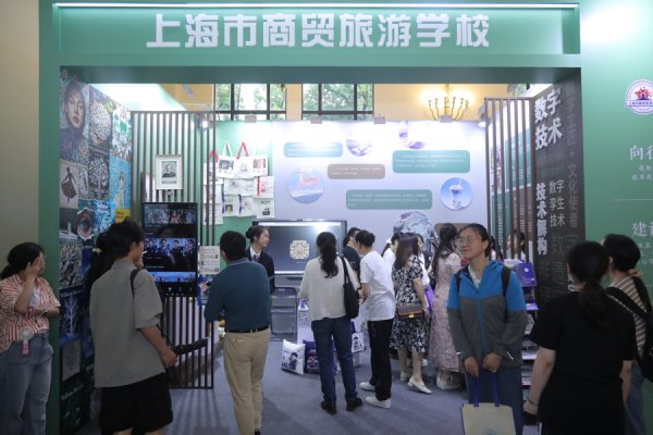 第一配资门户 第22届上海教育博览会上午开幕，让算法“读懂”少年心事